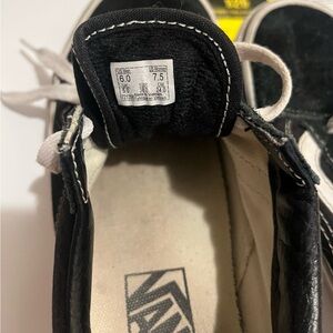 Vans women's 7.5 black men 6.0